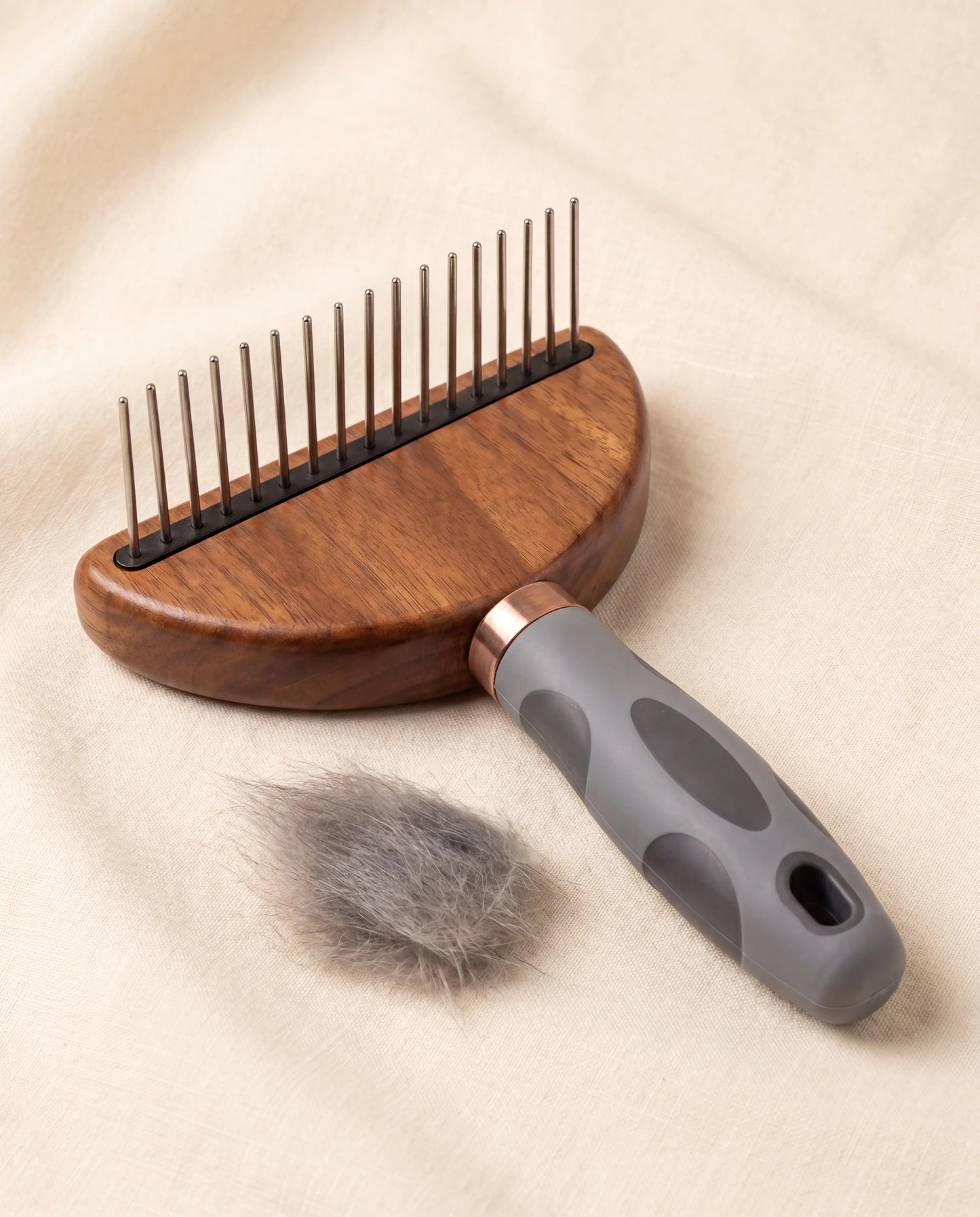 Sleekpaw Undercoat Rake — polished wood head, single row of 17 steel pins, grey ergonomic grip